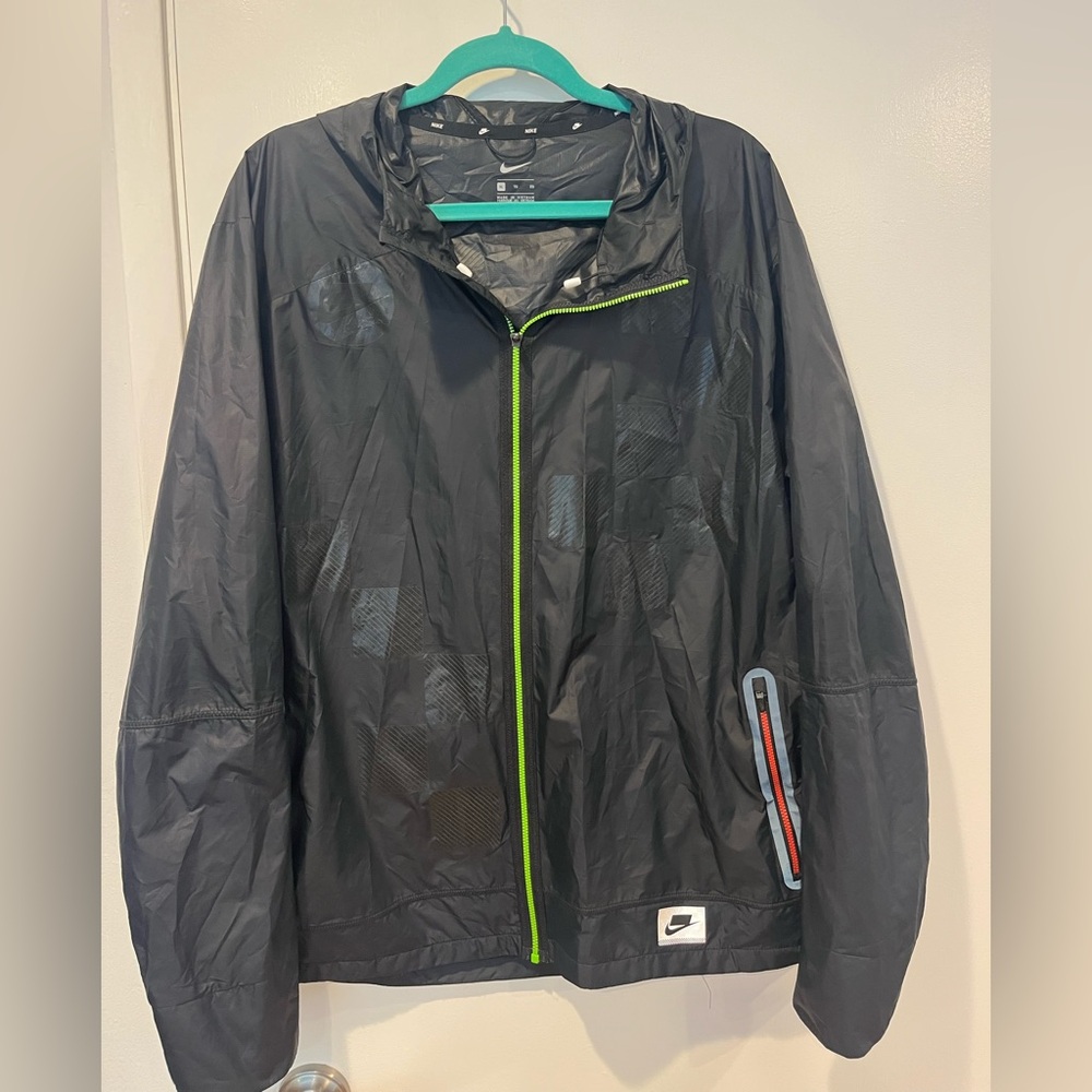 Nike Black Windbreaker Jacket Lightweight Athletic Design